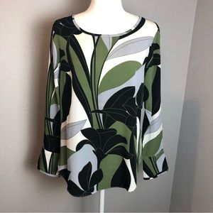 Ann Taylor gorgeous blouse Size S white cuffs